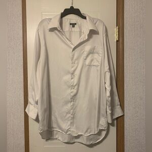 Men’s GEORGE button down white shirt. Size XL, 17-17/12, 32-33.